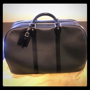 Authentic Louis Vuitton Taiga Kendall PM Bag